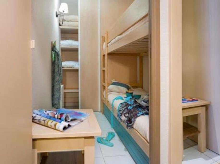 Port Cap Hermes Vue Et Port Pieds Dans L'eau Piscine Pkg Apartment Fréjus