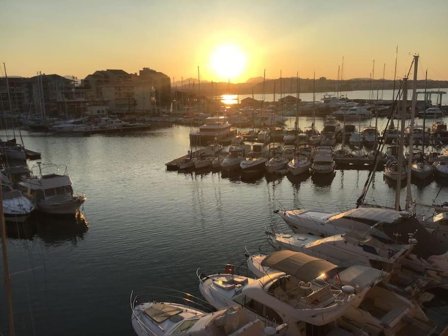 Apartment Port Cap Hermes Vue Et Port Pieds Dans L'eau Piscine Pkg Fréjus