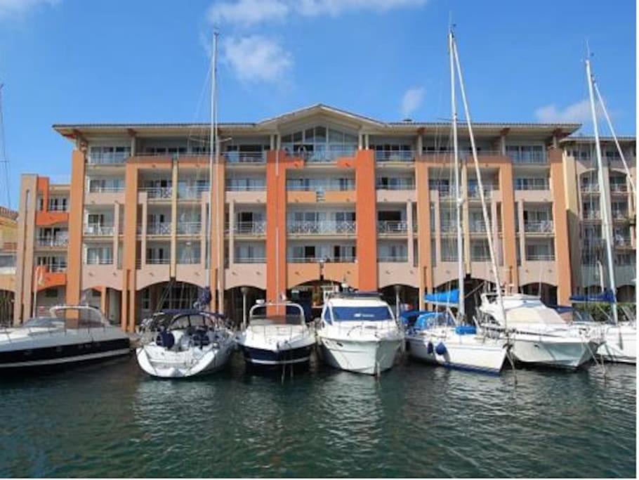 Apartment Port Cap Hermes Vue Et Port Pieds Dans L'eau Piscine Pkg *